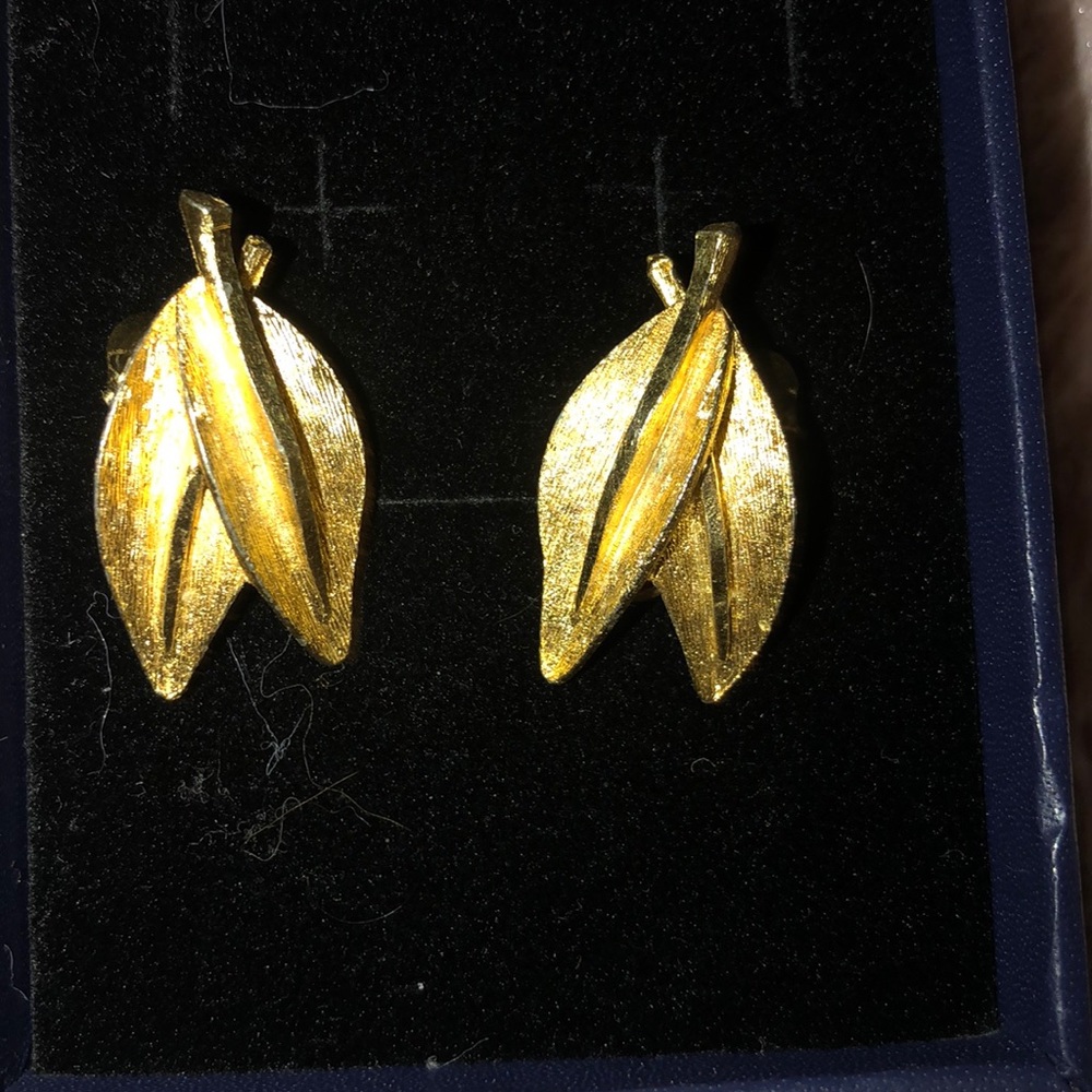 Gold vintage earrings